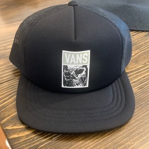 Black vans snap back